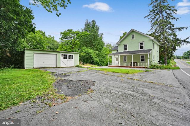 2694 CHARLESTOWN RD, Lancaster, PA 17603