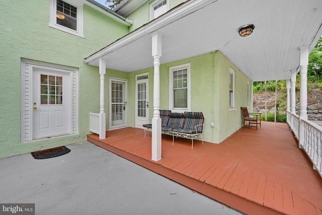 2694 CHARLESTOWN RD, Lancaster, PA 17603