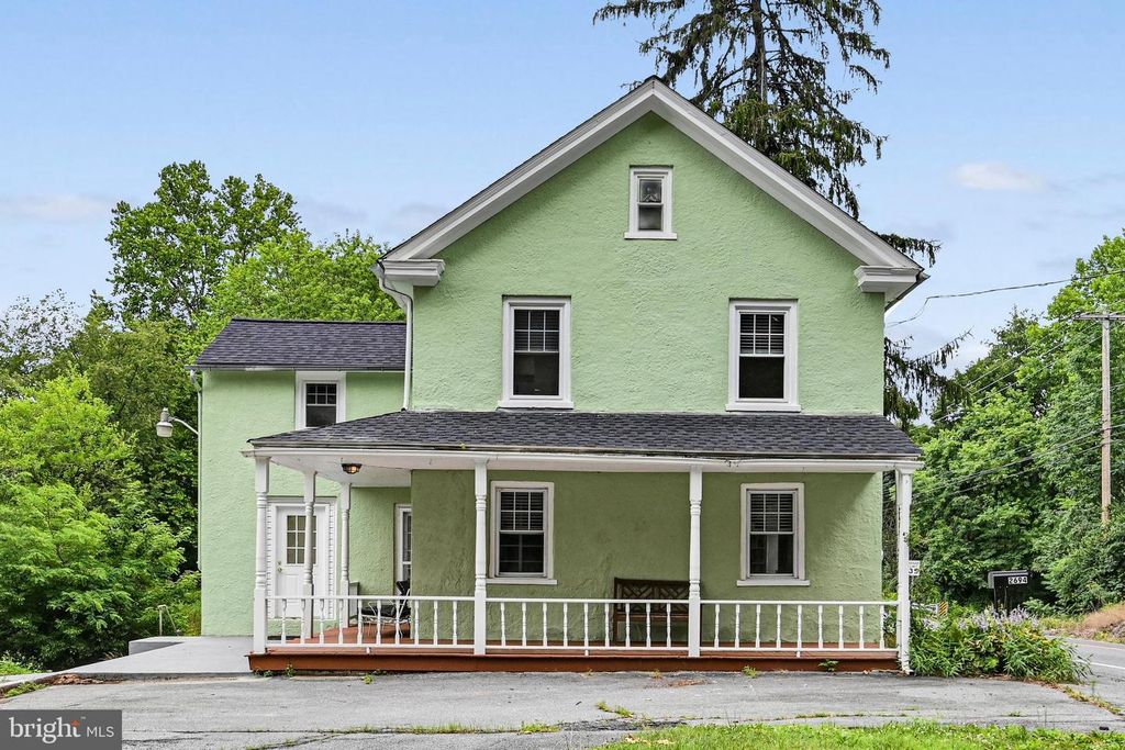 2694 CHARLESTOWN RD, Lancaster, PA 17603