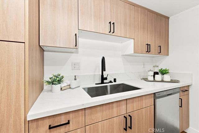 8601 Sunland 5, Sun Valley, CA 91352