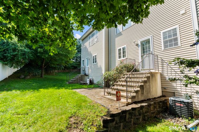 2720 State Street 21, Hamden, CT 06517