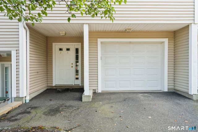 2720 State Street 21, Hamden, CT 06517