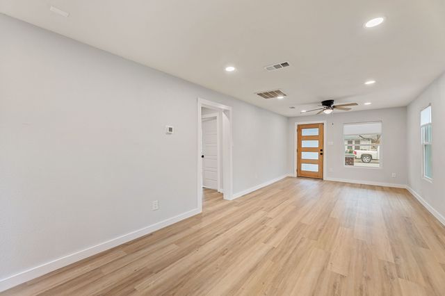 2512 Campbell Street, Fort Worth, TX 76105