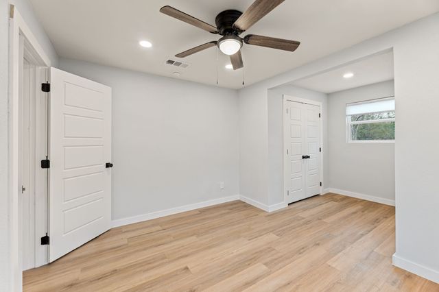 2512 Campbell Street, Fort Worth, TX 76105