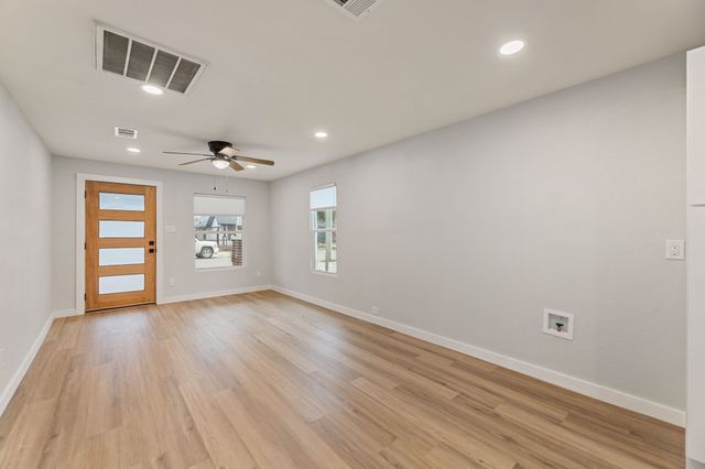 2512 Campbell Street, Fort Worth, TX 76105