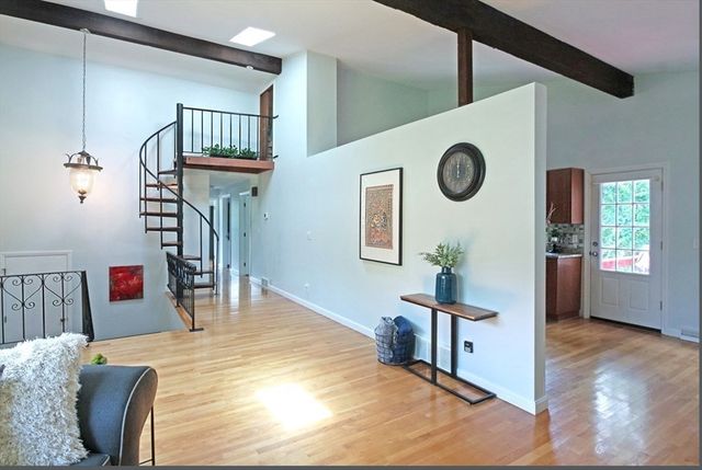 88 Saint Mary St, Needham, MA 02494