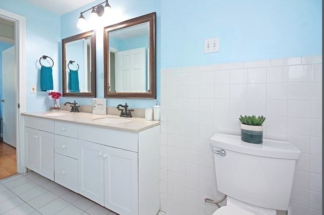 88 Saint Mary St, Needham, MA 02494