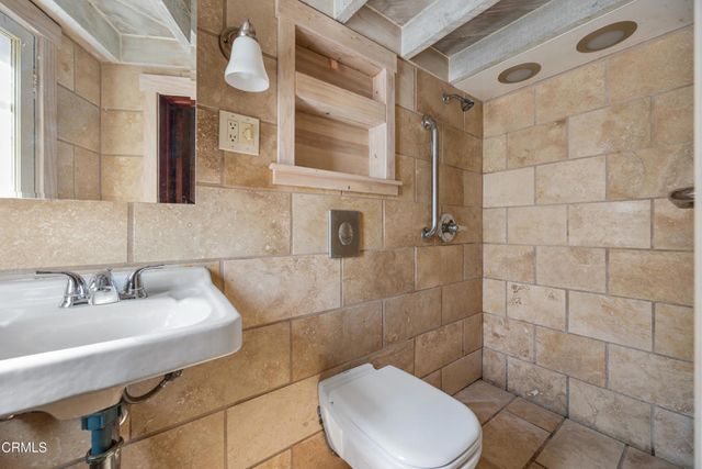 2338 Highbury Avenue, Los Angeles, CA 90032