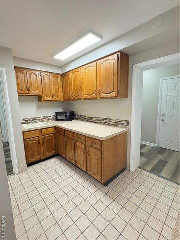 32505 Bell Vine Trail, Beverly Hills, MI 48025