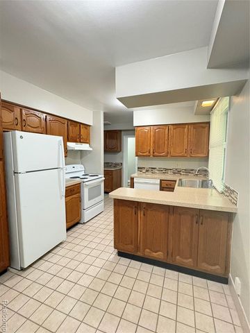 32505 Bell Vine Trail, Beverly Hills, MI 48025