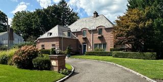 29 Pine Hill Road, Great Neck, NY 11020