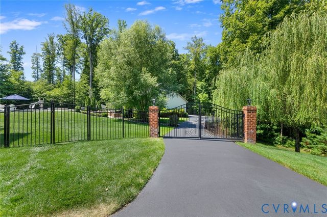 3703 Rivertop Ct, Glen Allen, VA 23059