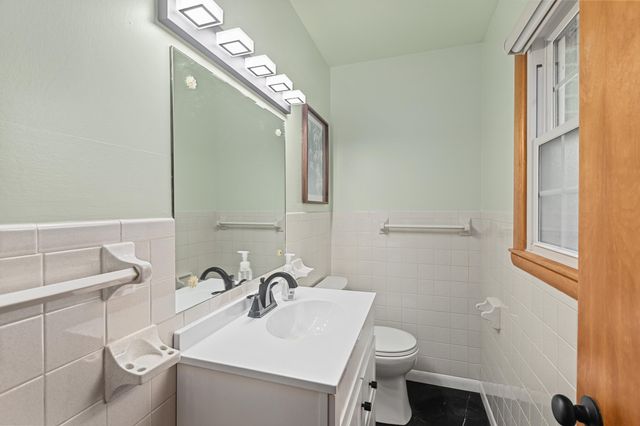 905 Collins Lane, Frankfort, KY 40601