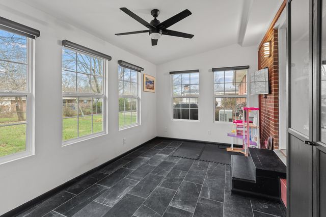 905 Collins Lane, Frankfort, KY 40601