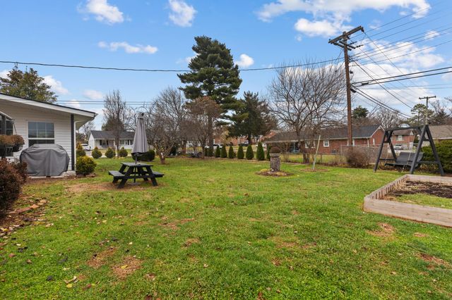 905 Collins Lane, Frankfort, KY 40601