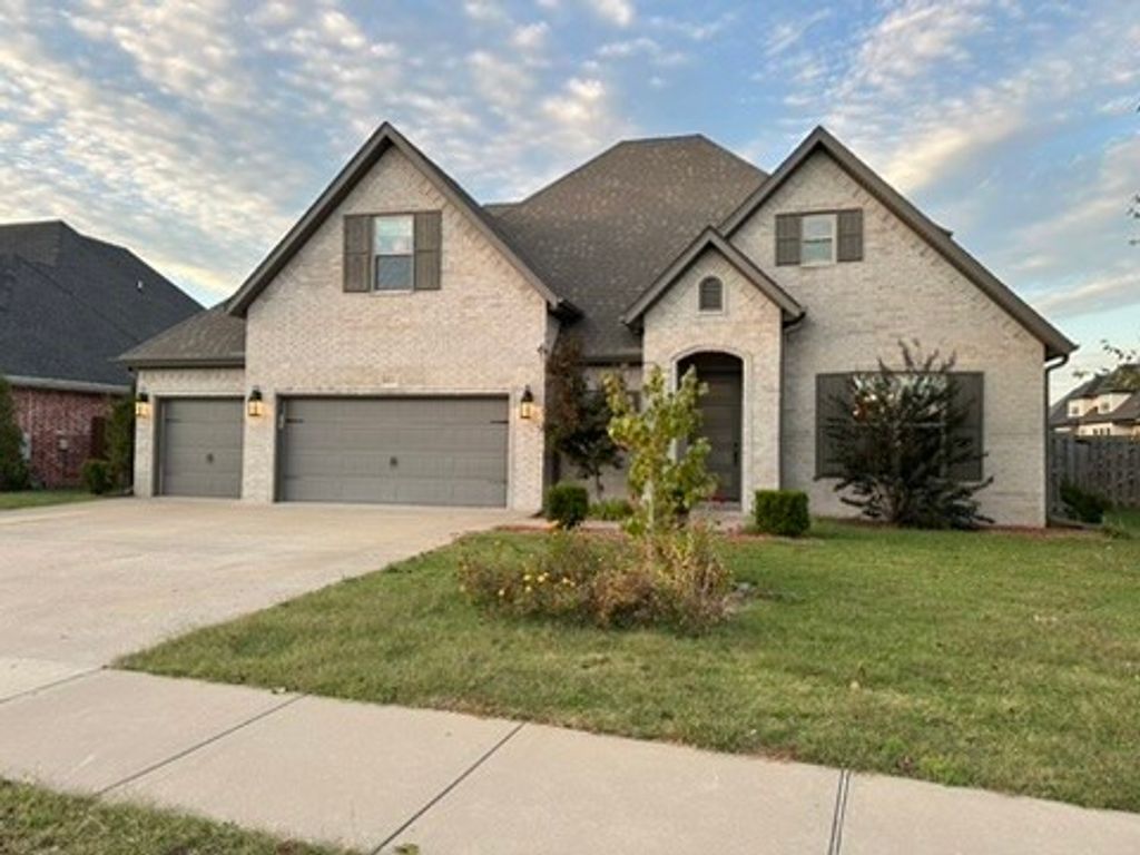 1812 Edinburgh Avenue, Bentonville, AR 72713