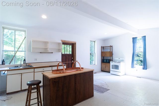 807 Baird Street, Holly Village, MI 48442