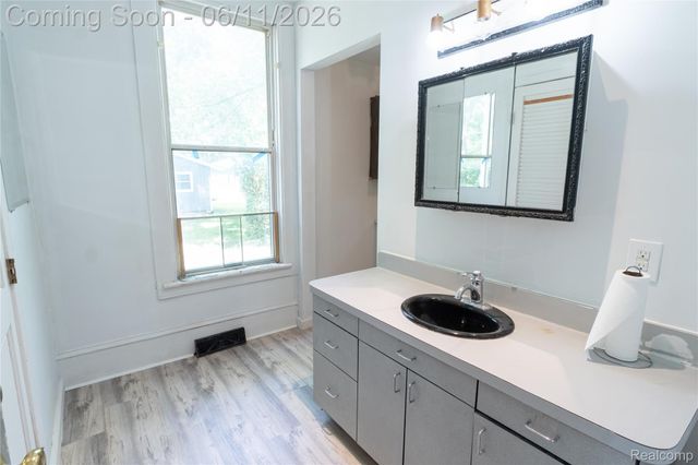 807 Baird Street, Holly Village, MI 48442
