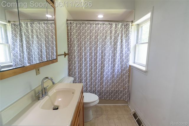 807 Baird Street, Holly Village, MI 48442