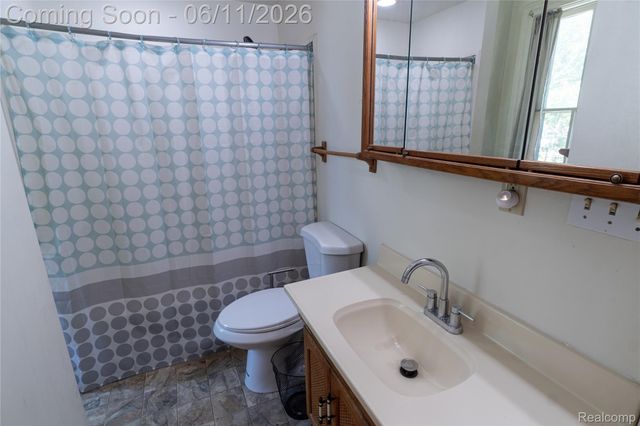 807 Baird Street, Holly Village, MI 48442