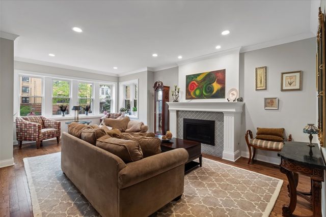 4336 N Troy Street, Chicago, IL 60618