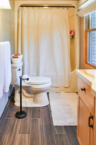 1043 Rosemary Court, Essexville, MI 48732