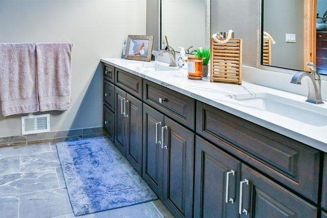 1043 Rosemary Court, Essexville, MI 48732