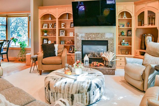 1043 Rosemary Court, Essexville, MI 48732