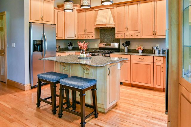 1043 Rosemary Court, Essexville, MI 48732