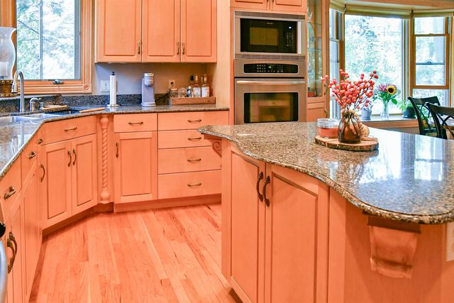 1043 Rosemary Court, Essexville, MI 48732