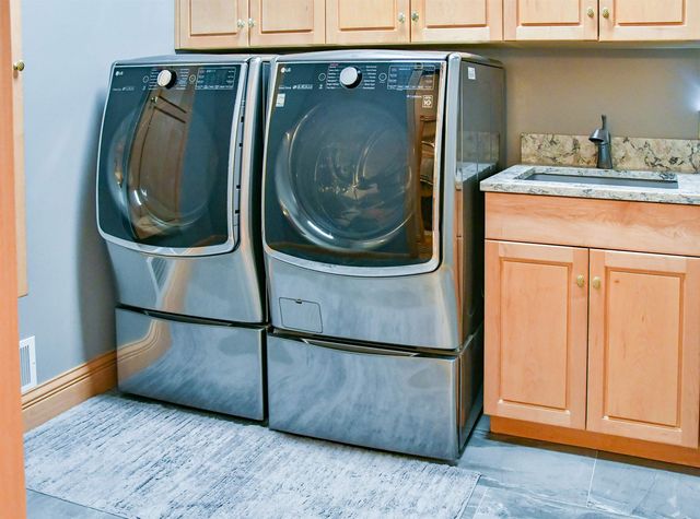 1043 Rosemary Court, Essexville, MI 48732