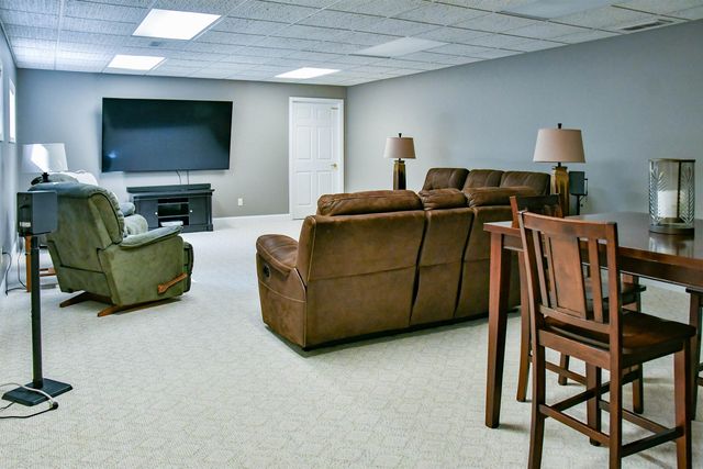 1043 Rosemary Court, Essexville, MI 48732