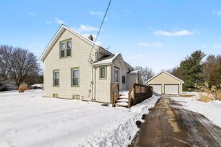 611 E Roosevelt Avenue E, Pennfield Twp, MI 49017