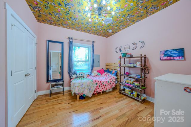 136 Old County Home Road, Asheville, NC 28806