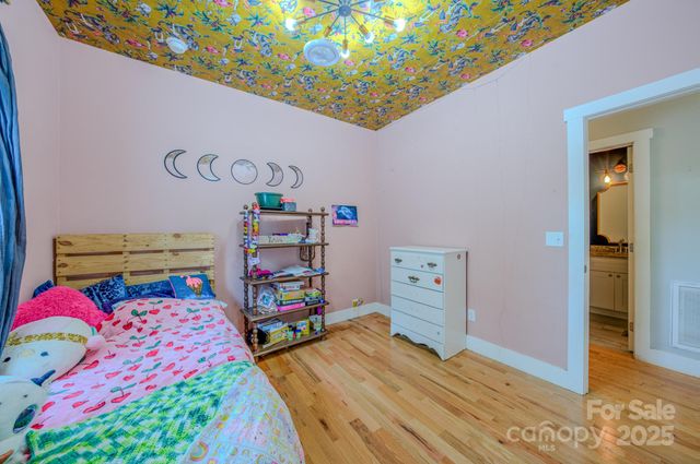 136 Old County Home Road, Asheville, NC 28806