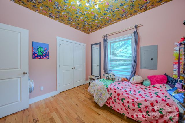 136 Old County Home Road, Asheville, NC 28806