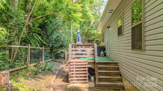 136 Old County Home Road, Asheville, NC 28806