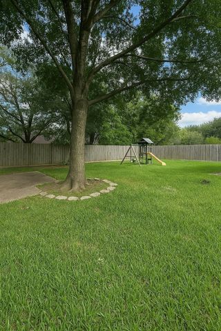 9646 Meadowglen Lane, Houston, TX 77063