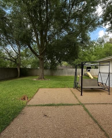 9646 Meadowglen Lane, Houston, TX 77063