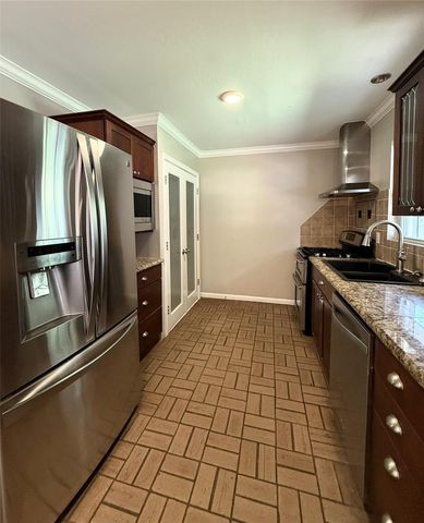 9646 Meadowglen Lane, Houston, TX 77063