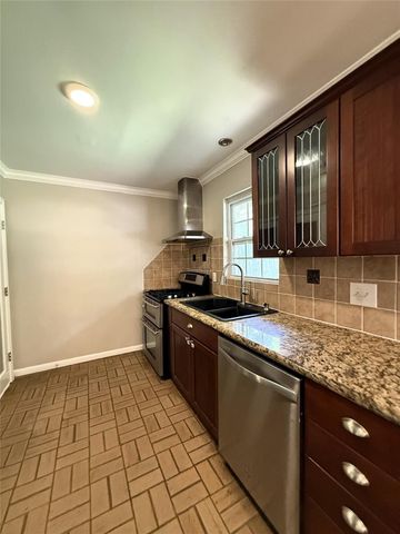 9646 Meadowglen Lane, Houston, TX 77063