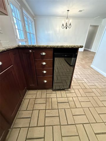 9646 Meadowglen Lane, Houston, TX 77063