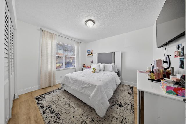 113 Egret Circle, Greenacres, FL 33413