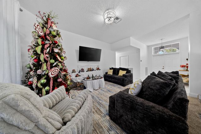 113 Egret Circle, Greenacres, FL 33413