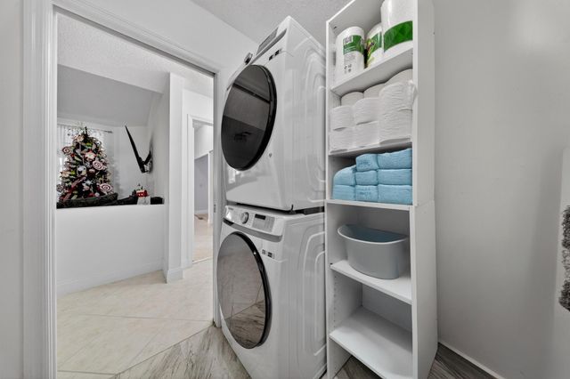 113 Egret Circle, Greenacres, FL 33413