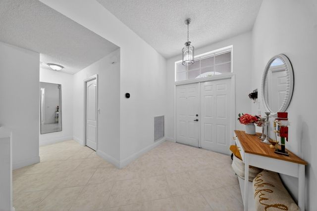 113 Egret Circle, Greenacres, FL 33413