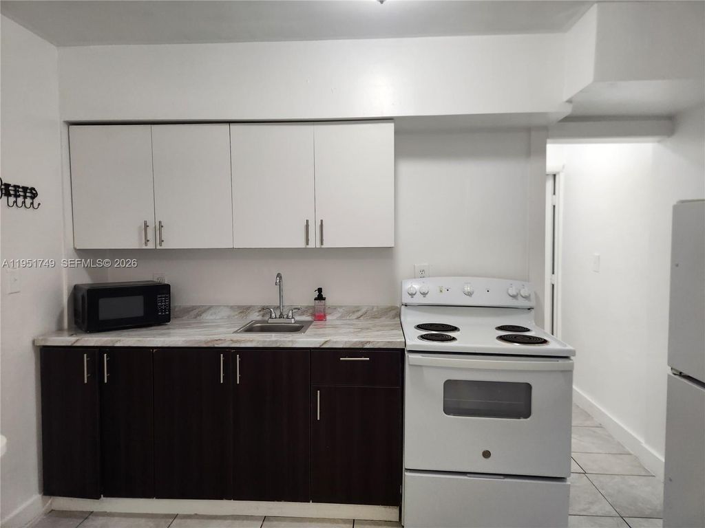 16031 NE 18th Pl 1B, North Miami Beach, FL 33162