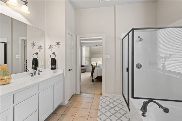 8402 Pecan Creek Drive, Arlington, TX 76001