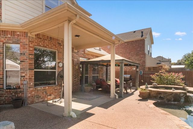 8402 Pecan Creek Drive, Arlington, TX 76001