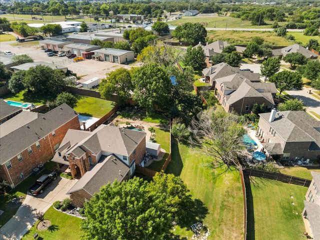 8402 Pecan Creek Drive, Arlington, TX 76001